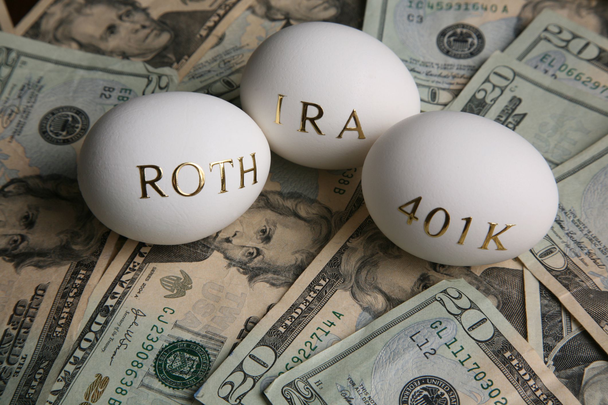 What Is The Difference Between Roth IRA And Roth 401k? - Finances Rule